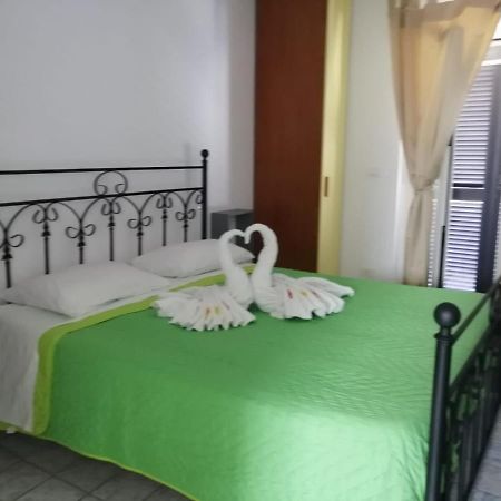 Brigida'S Apartments Ipsos Luaran gambar