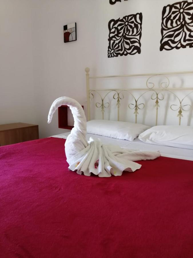 Brigida'S Apartments Ipsos Luaran gambar