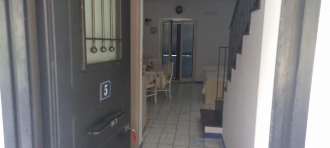 Brigida'S Apartments Ipsos Luaran gambar