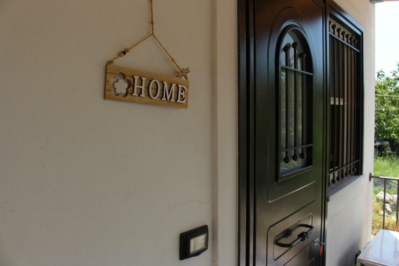 Brigida'S Apartments Ipsos Luaran gambar